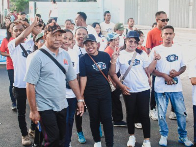 JALAN SEHAT BERSAMA ALUMNI MENYONSONG PESTA PANCA WINDU SEKOLAH