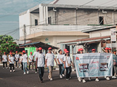 JALAN SEHAT BERSAMA ALUMNI MENYONSONG PESTA PANCA WINDU SEKOLAH