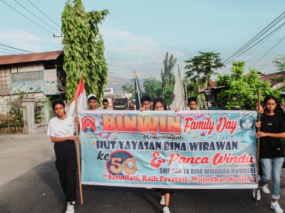 JALAN SEHAT BERSAMA ALUMNI MENYONSONG PESTA PANCA WINDU SEKOLAH