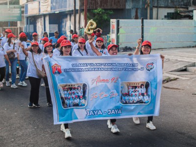 JALAN SEHAT BERSAMA ALUMNI MENYONSONG PESTA PANCA WINDU SEKOLAH
