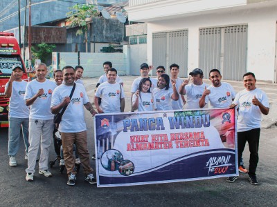 JALAN SEHAT BERSAMA ALUMNI MENYONSONG PESTA PANCA WINDU SEKOLAH